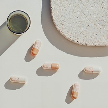 Paciente recibiendo atención personalizada en Clínica Neleva para lograr un envejecimiento saludable y mejorar la calidad de vida